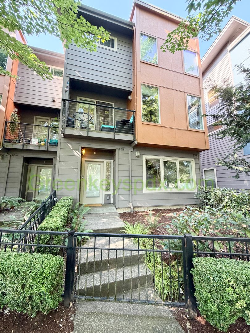Portland House: 8514 N Central St Portland
