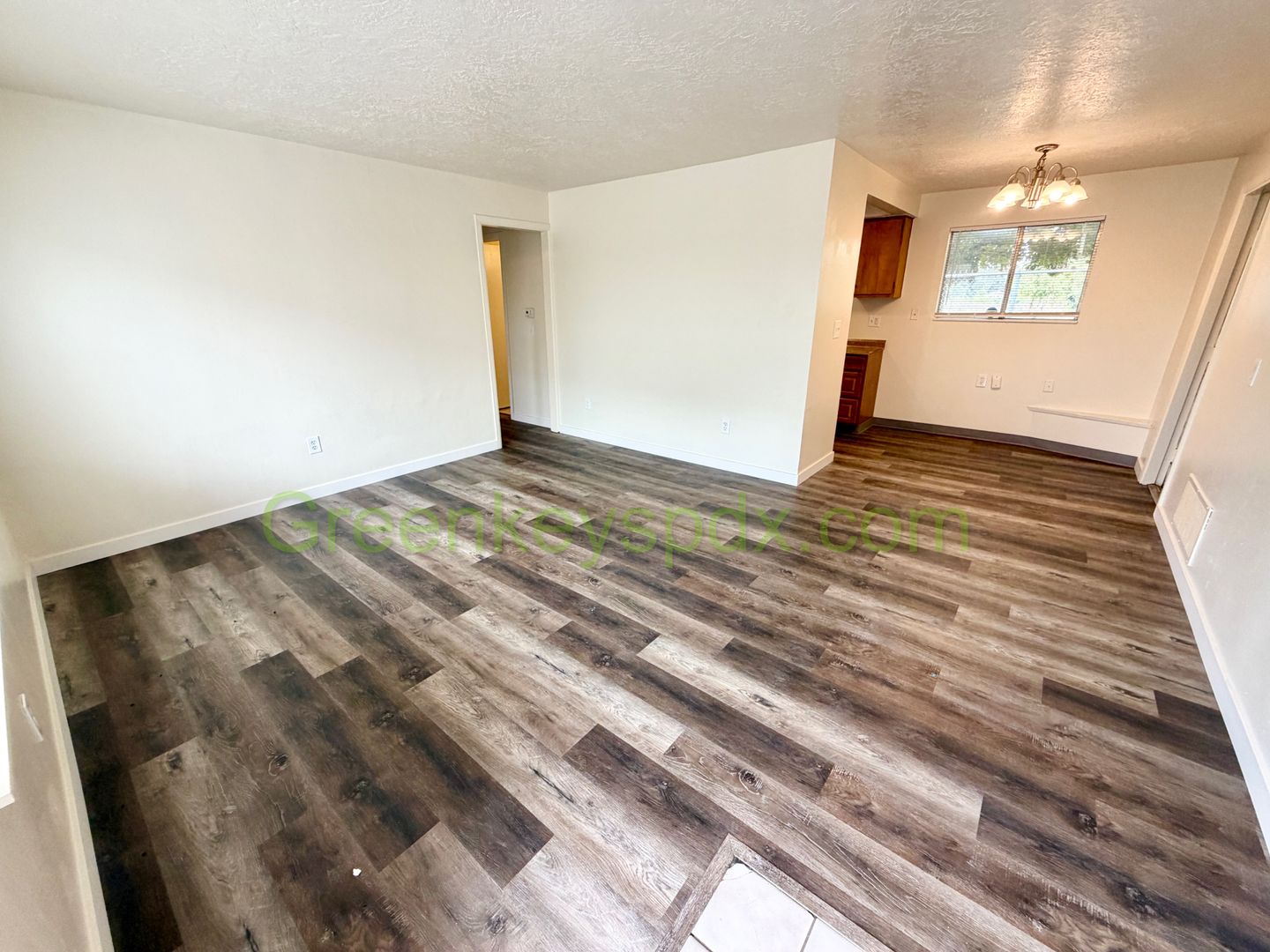 Portland Apartment: 2614 Southeast 115th Avenue
