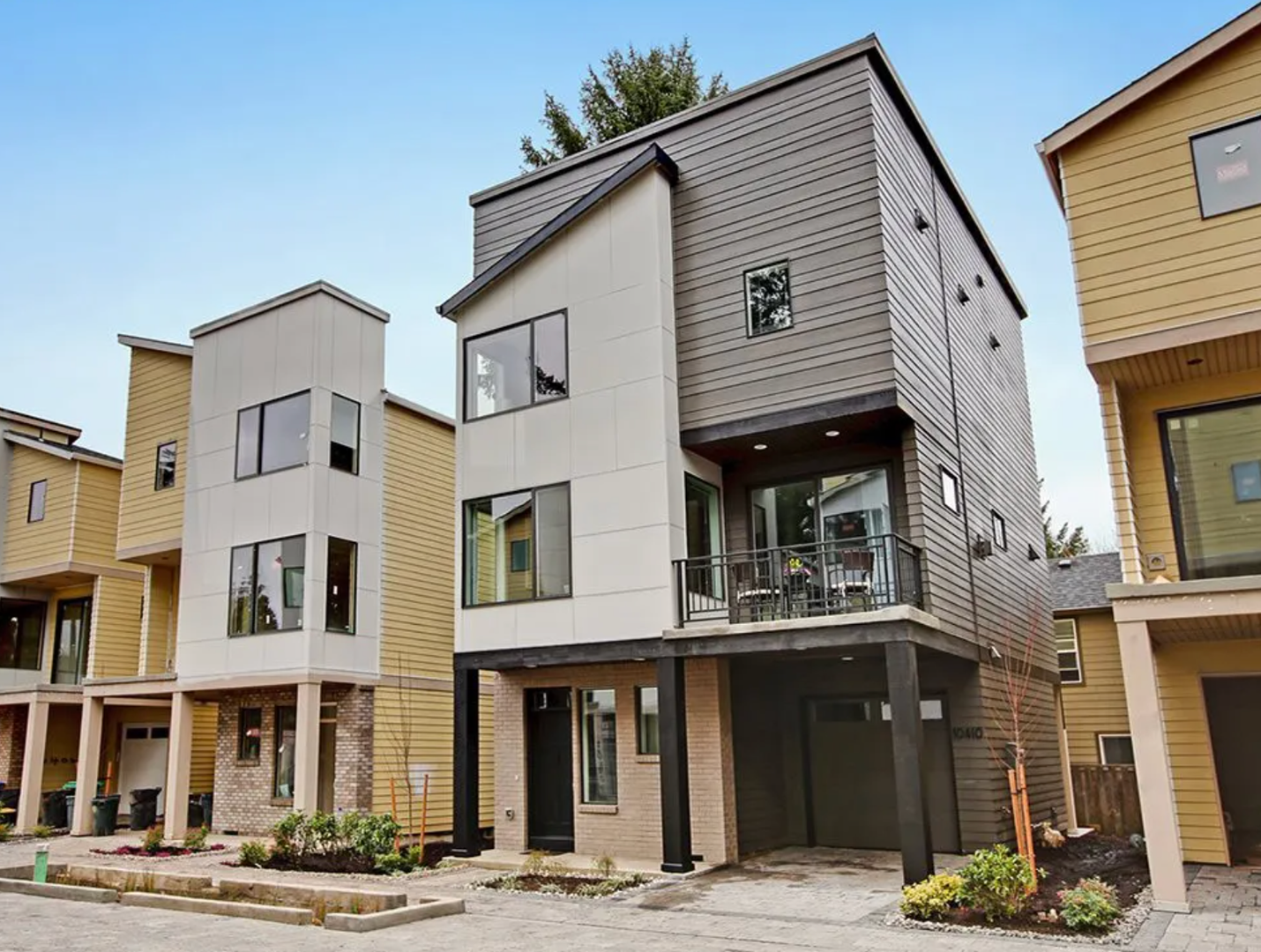Portland Townhome: 10414 SW 46th Pl