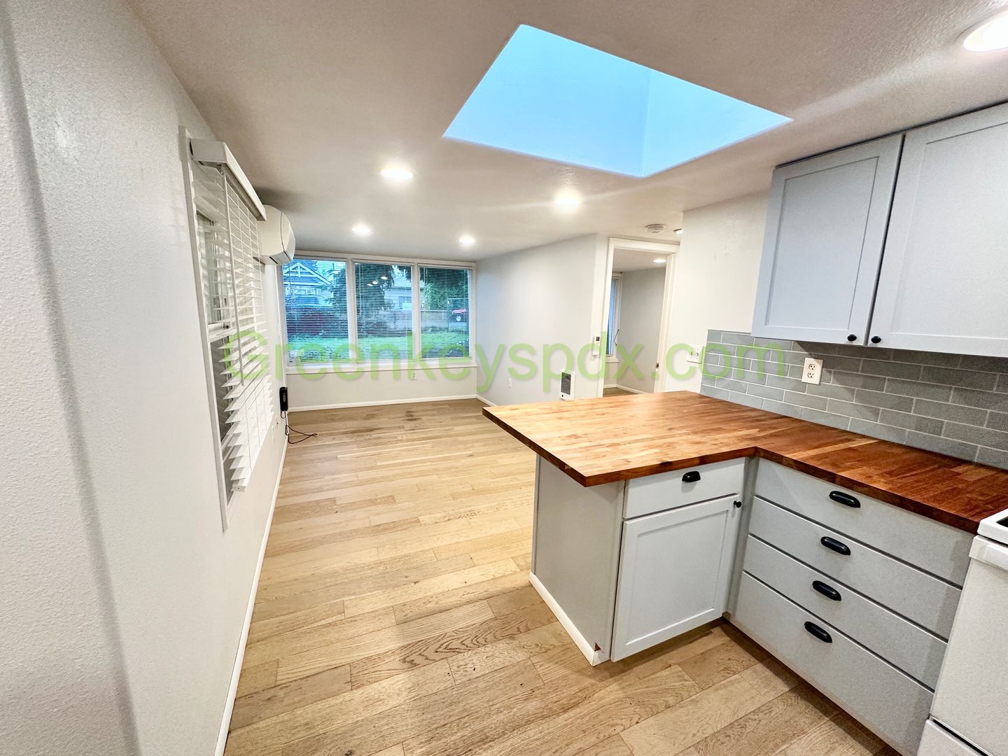 Portland Apartment: 6935 Southeast Crystal Springs Boulevard