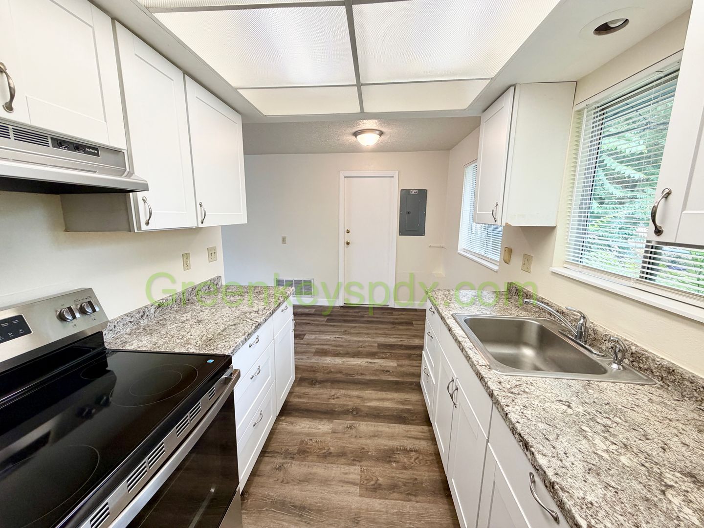 Portland Apartment: 2614 Southeast 115th Avenue