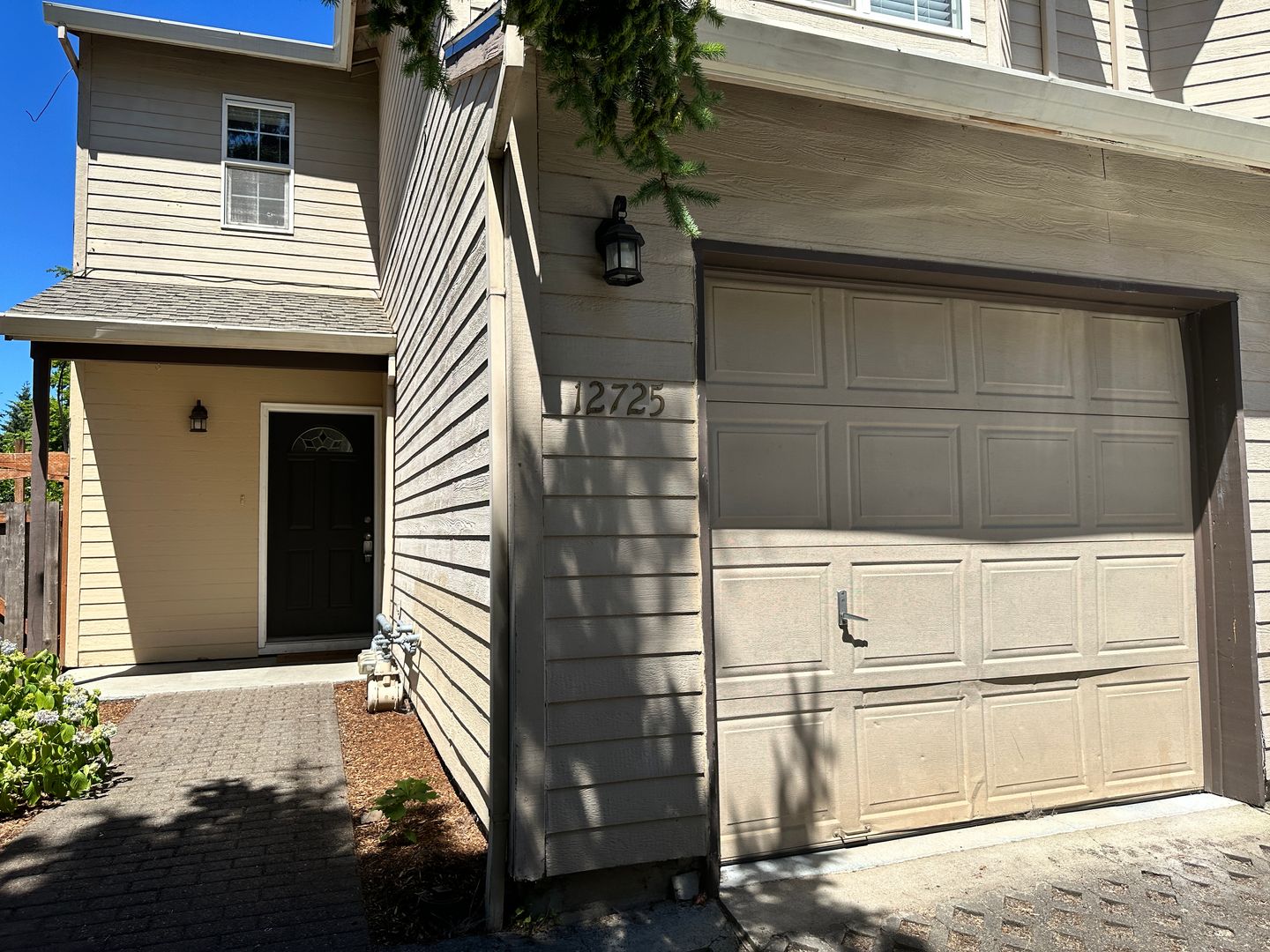 Portland Apartment: 12725 and 12727 SE Lydia Ct