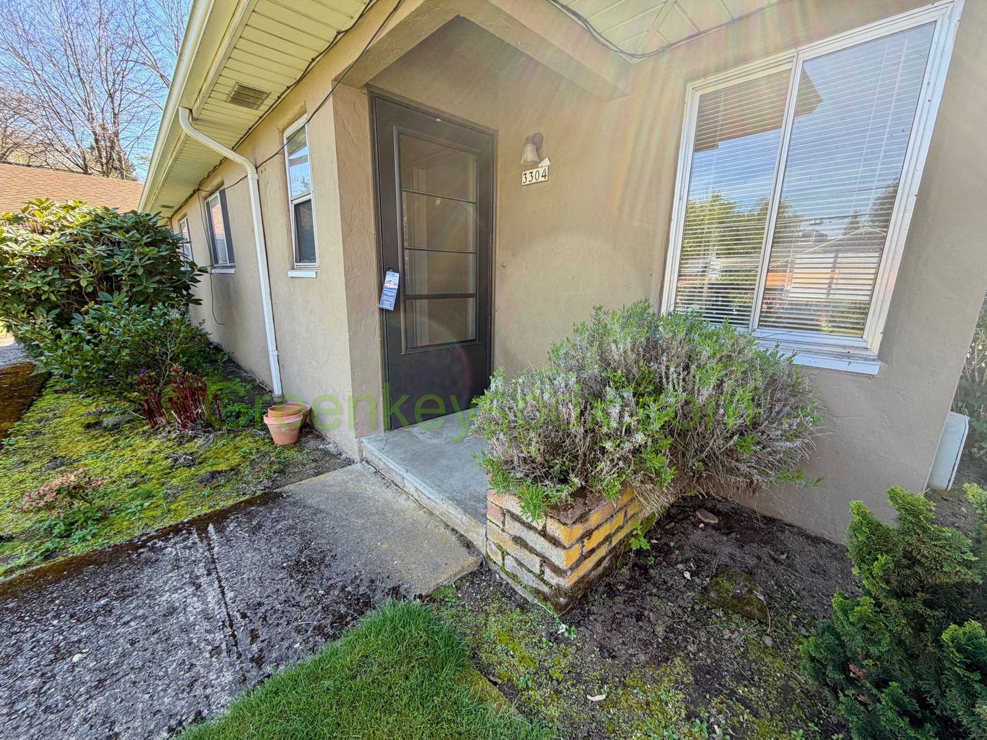 Portland House: 3304 SE Clinton St