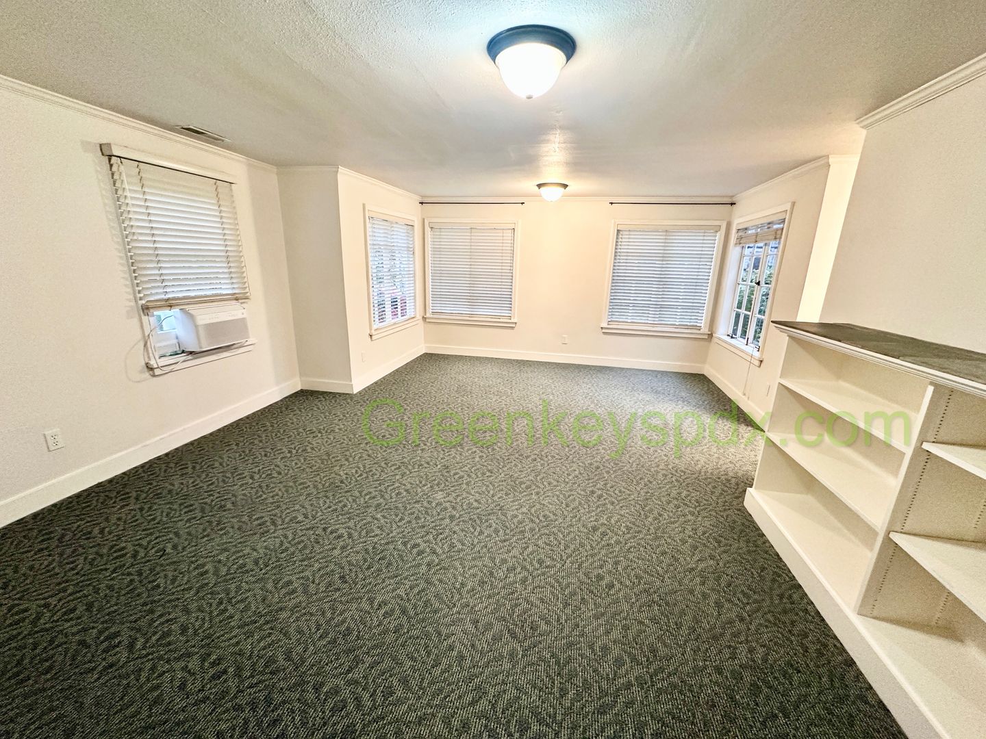 Portland Apartment: 1136 Southwest Gibbs Street