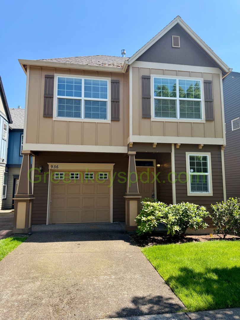 Hillsboro House: 936 Southeast Elina Avenue