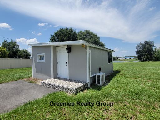 Beautifully updated and fully furnished camper offering stunning lake views- Water, wifi & Lawn care included! – photo 1