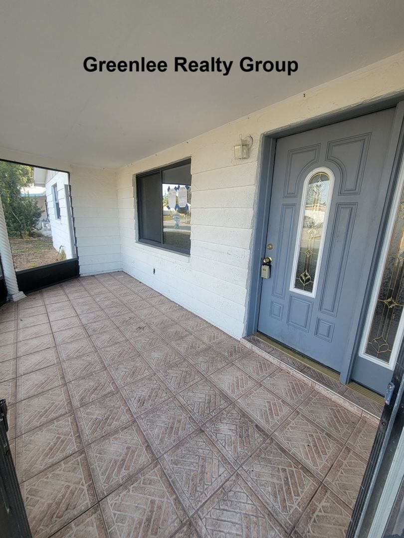 Holiday House: 1535 Toledo St.