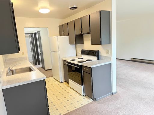 Large 1 Bedroom, 2nd floor with Balcony (Free Months Rent!) – photo 1