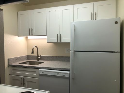 2 Bed 1 Bath – photo 1