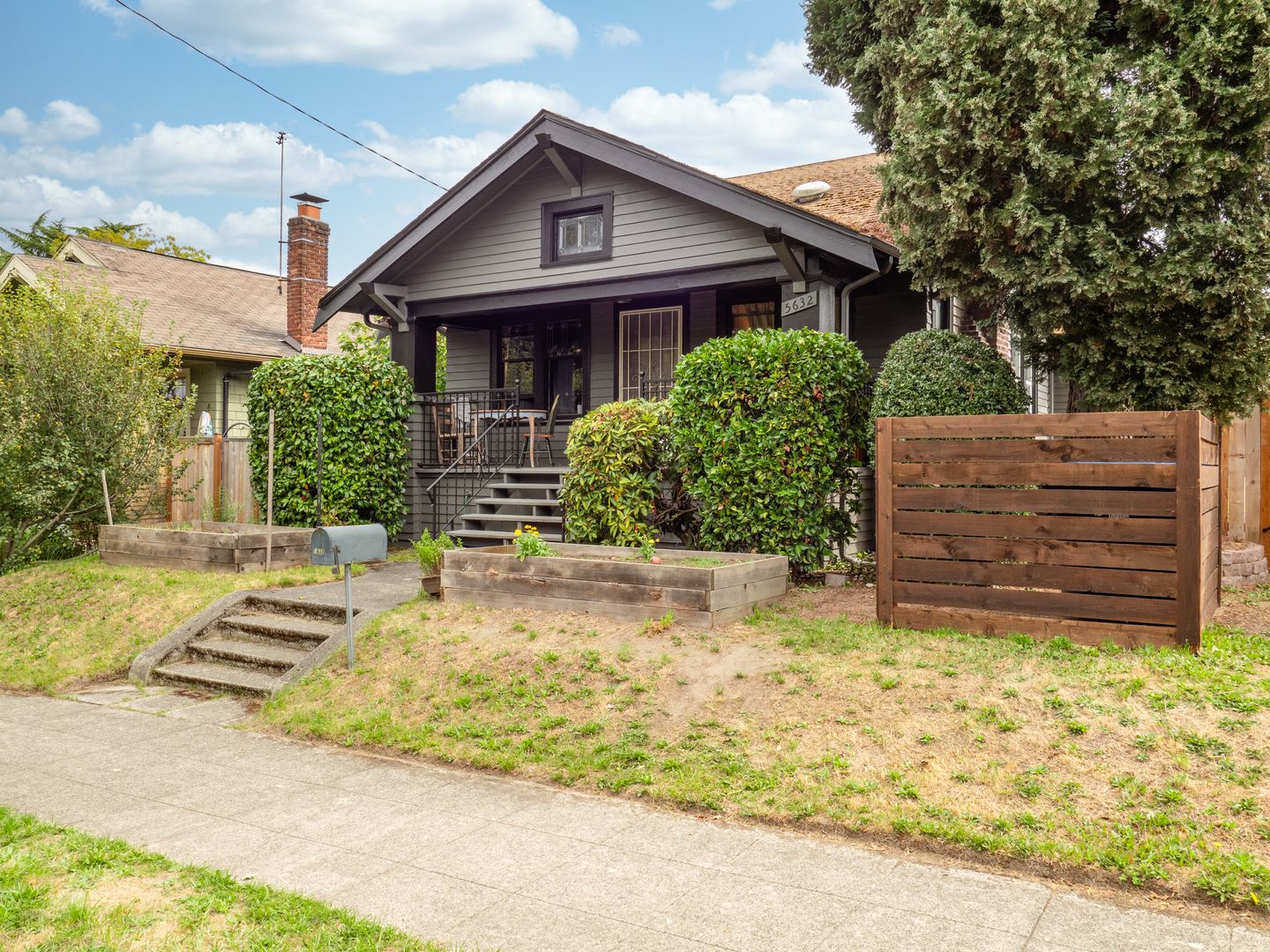 Seattle Apartment: 5632 11th Ave NE