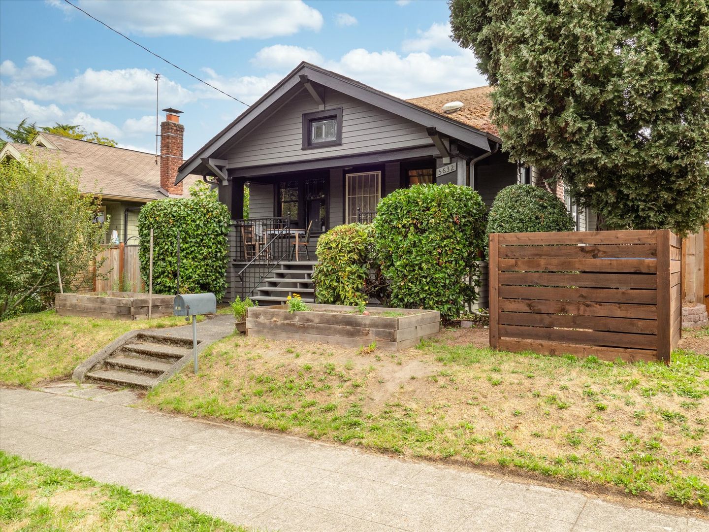 Seattle Apartment: 5632 11th Ave NE