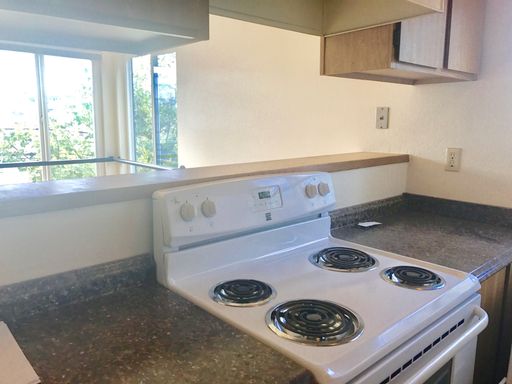 2 Bedroom Apartment, Upper floor Great University District Location – photo 1