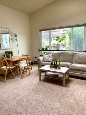 3 Bedroom 2 Bath, Top Floor unit close to UW Campus – photo 1