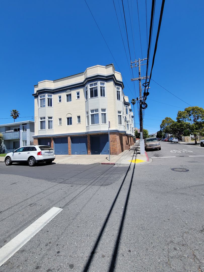 Richmond Apartment: 203-205-225 16th Street