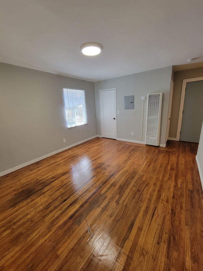Oakland Apartment: 2936 14th Avenue