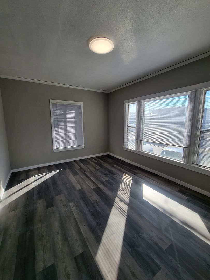 Oakland Apartment: 5800 Walnut Street