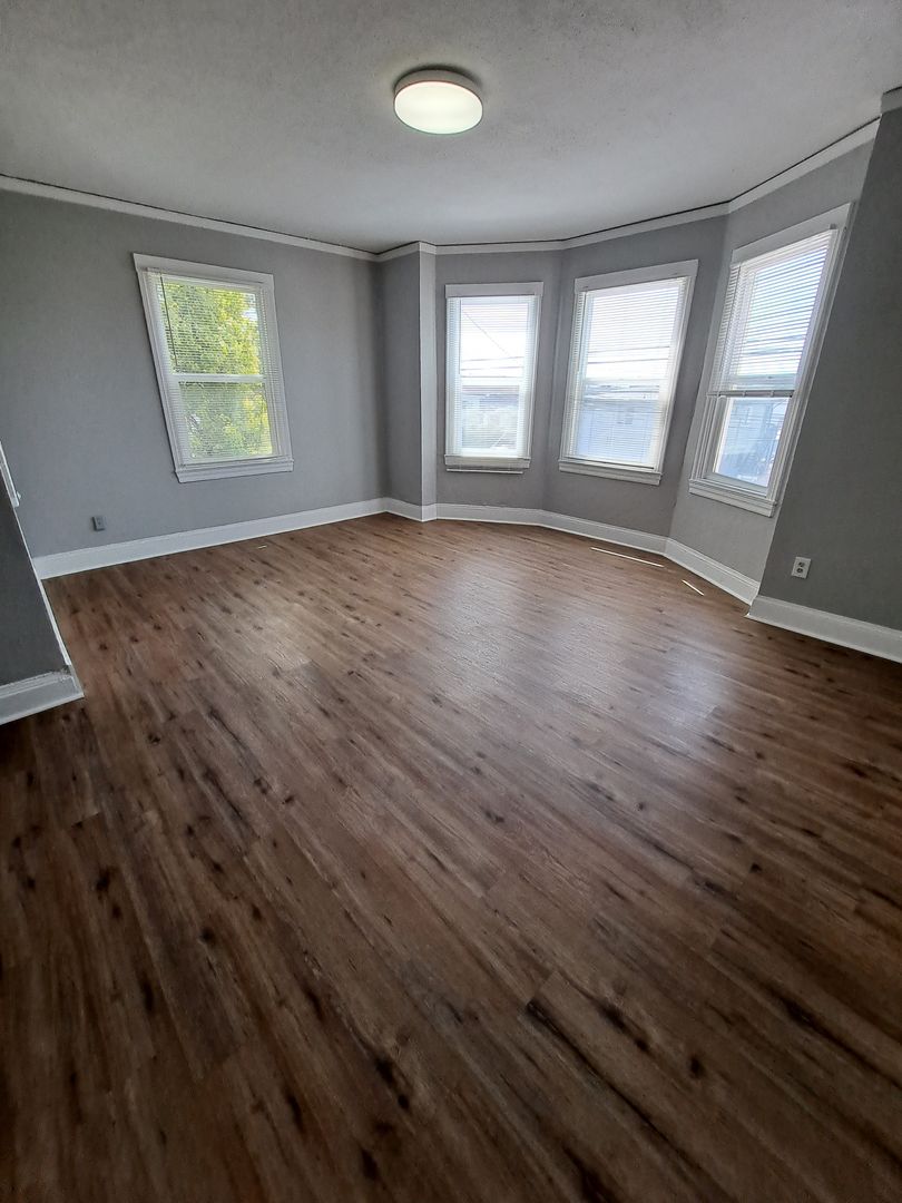 Oakland Apartment: 5800 Walnut Street