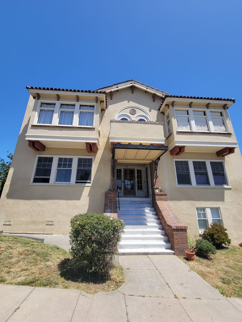 Vallejo Apartment: 800 Capitol Street