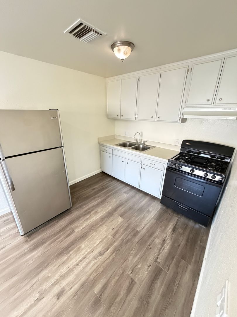 Los Angeles Apartment: 829 North Bunker Hill Avenue - Unit #9