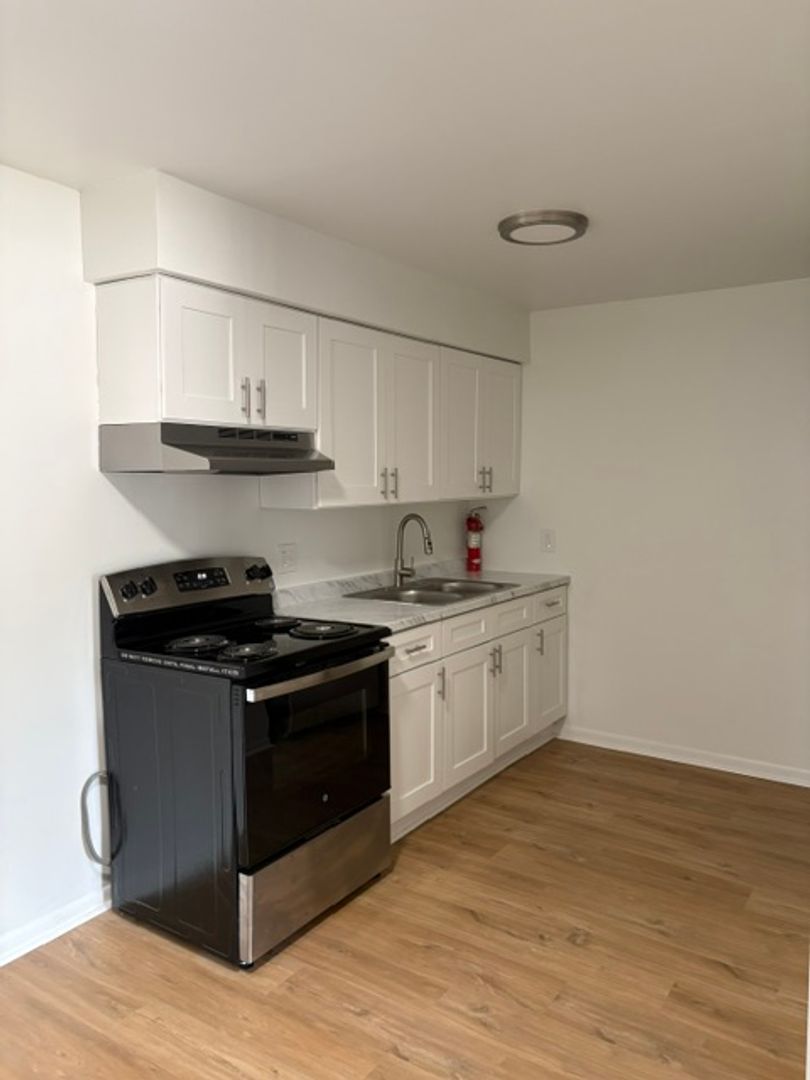 Lincoln Park Apartment: 800 Montie Rd