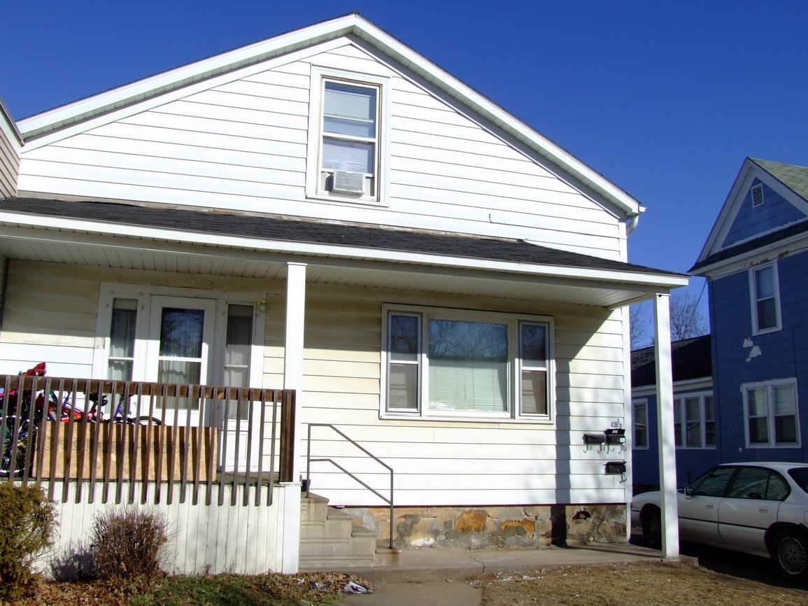 438 Broadway St, Eau Claire, WI 54703