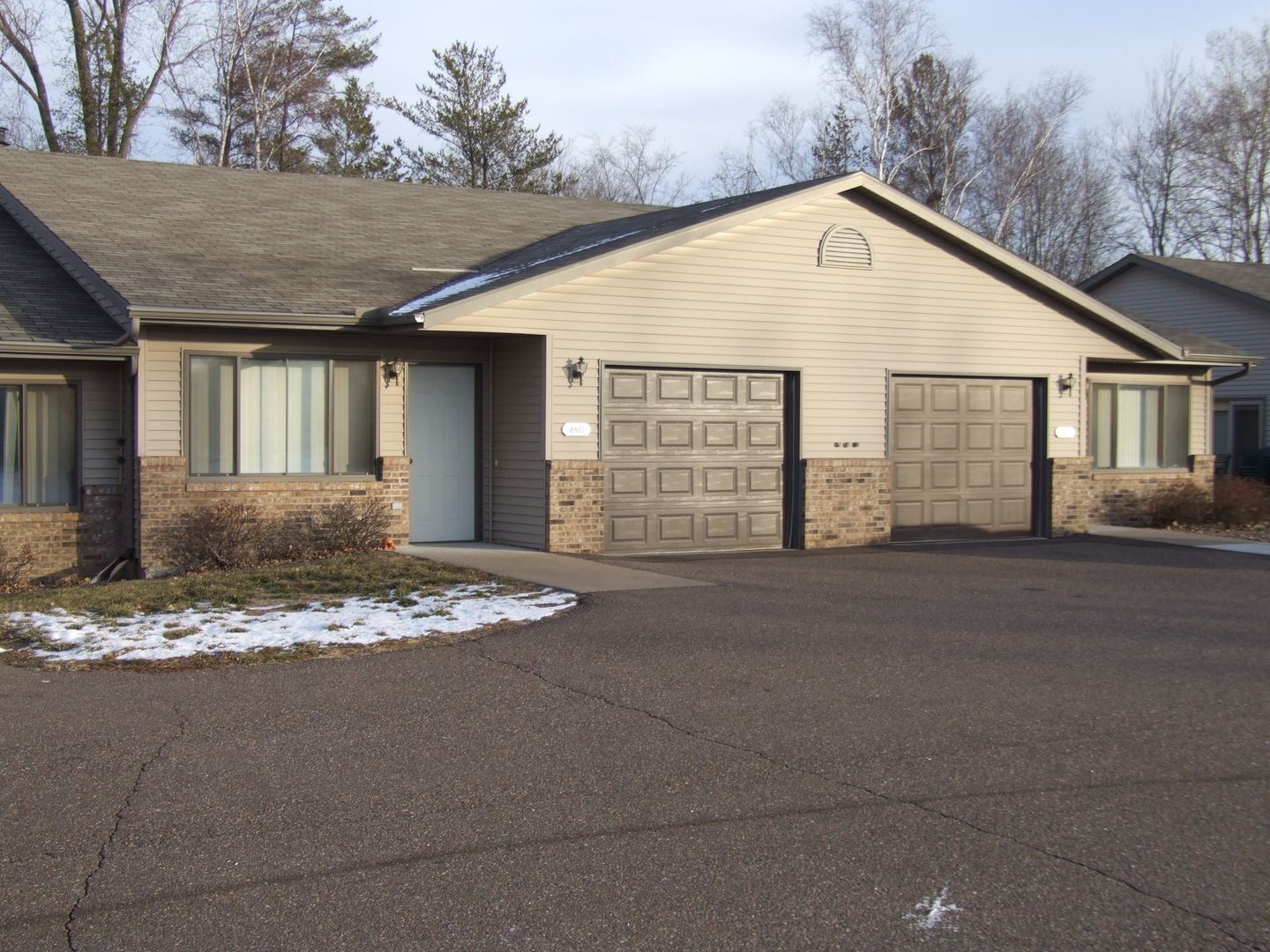 2930 Shady Grove Rd, Eau Claire, WI 54703