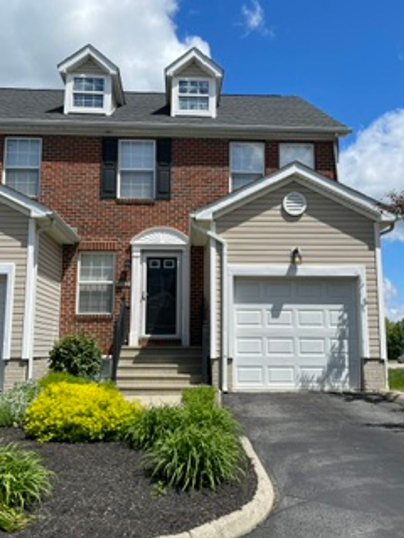 Powell House: 2680 Sawmill Reserve Dr