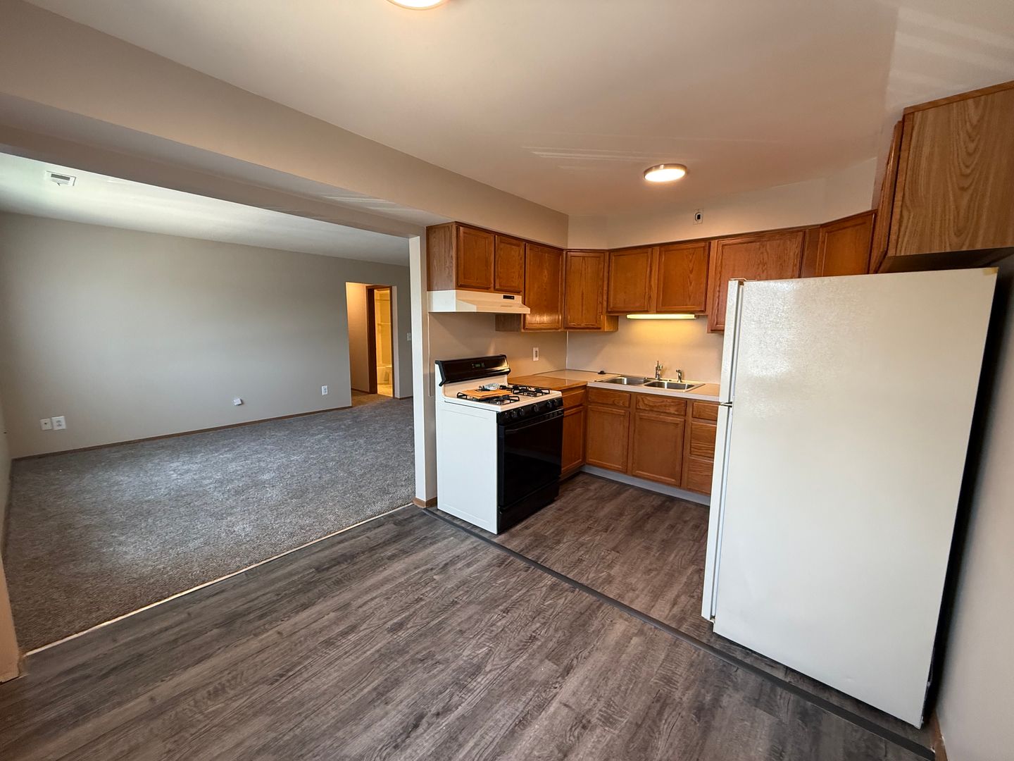 Indian Village Apartments 2 Bedroom/1.5 Bath- 3rd floor 