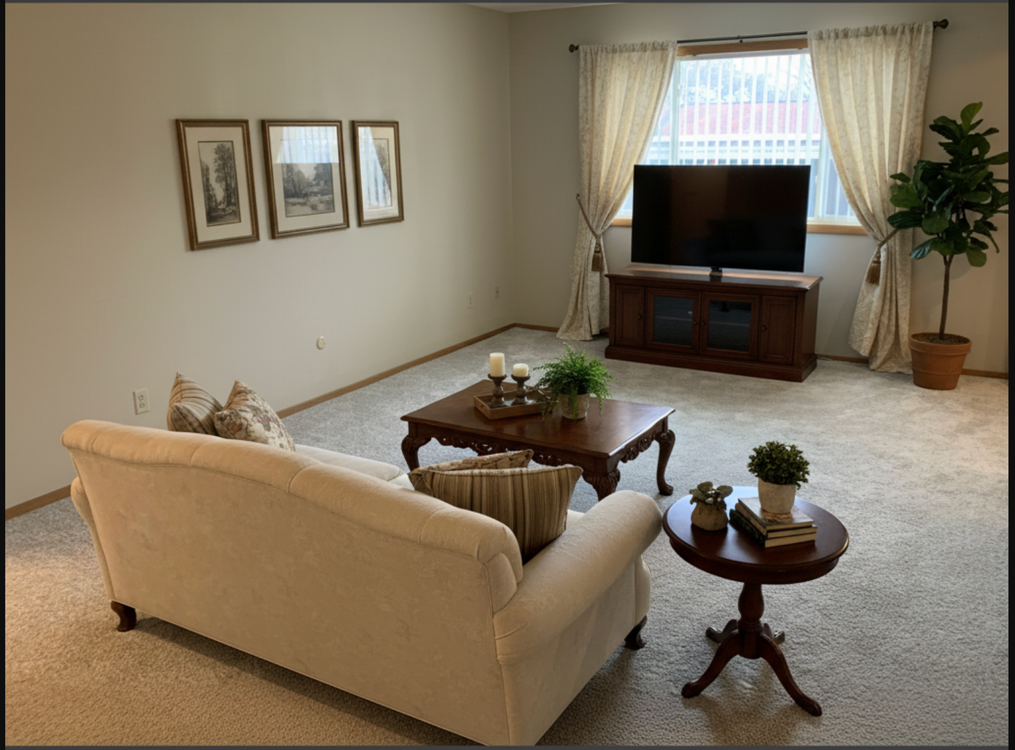 Grand Rapids Apartment: 1960 Burton St SE