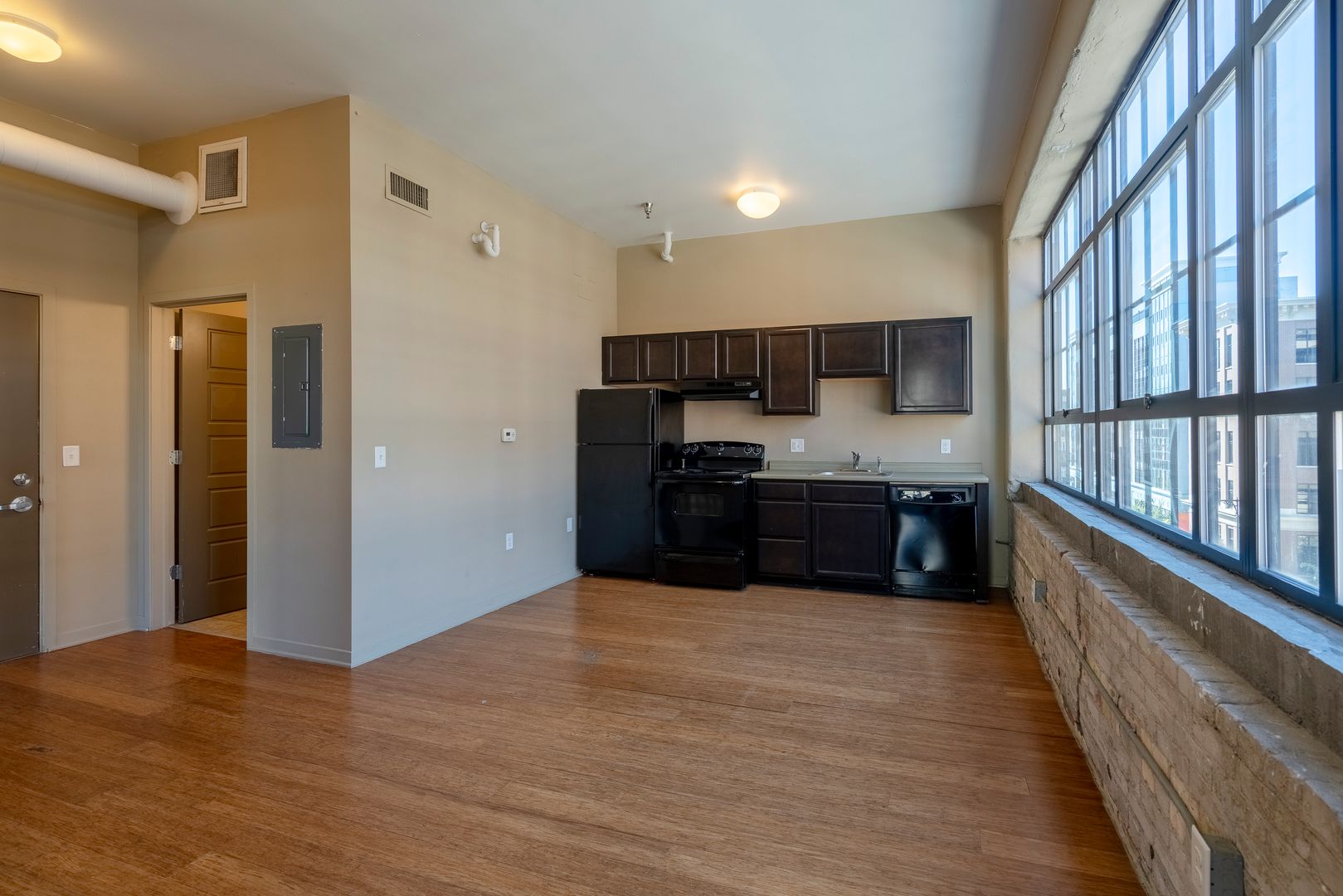Grand Rapids Apartment: 100 Commerce Ave SW