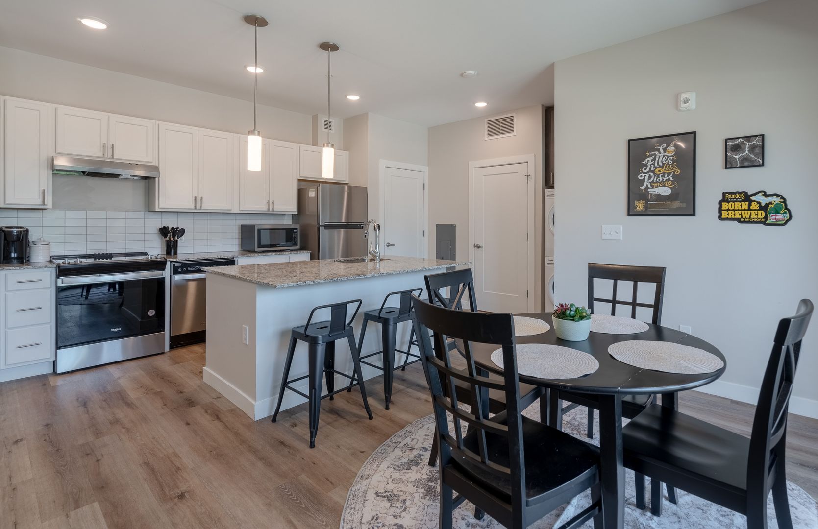 Grand Rapids Apartment: 900 Leonard St NW