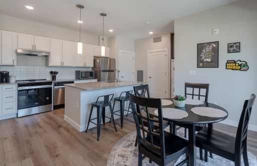 Modern Executive Two Bedroom Two Bathroom: Your Turnkey Home Base in Grand Rapids – photo 1