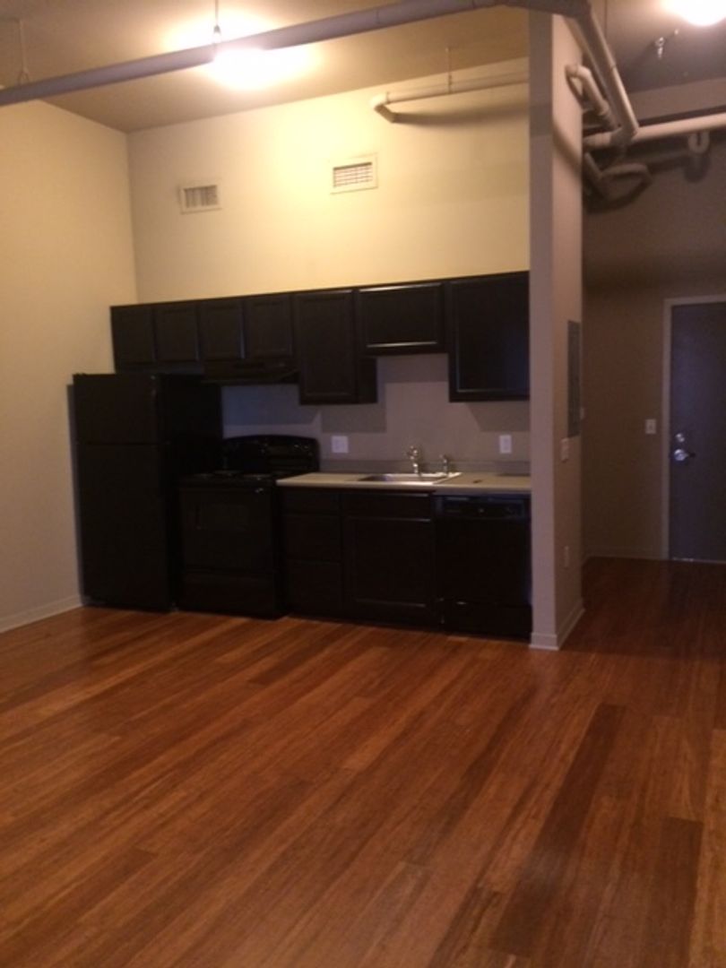 Grand Rapids Apartment: 100 Commerce Ave SW