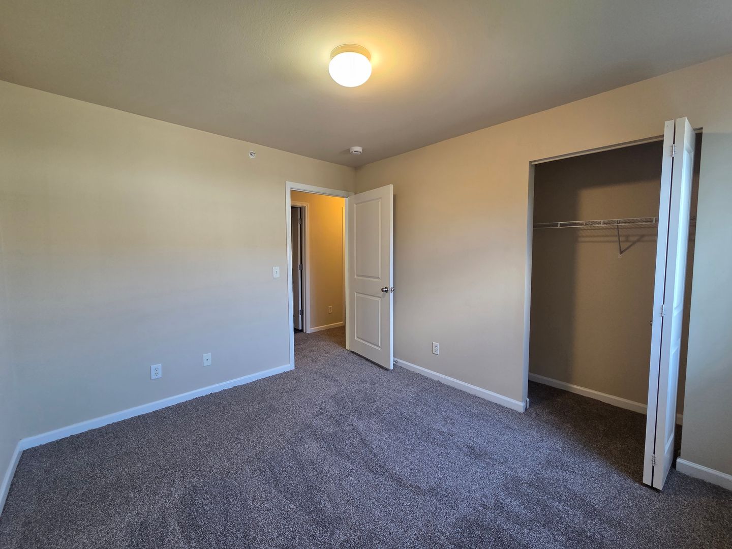 Grandville Apartment: 5943 8th Ave