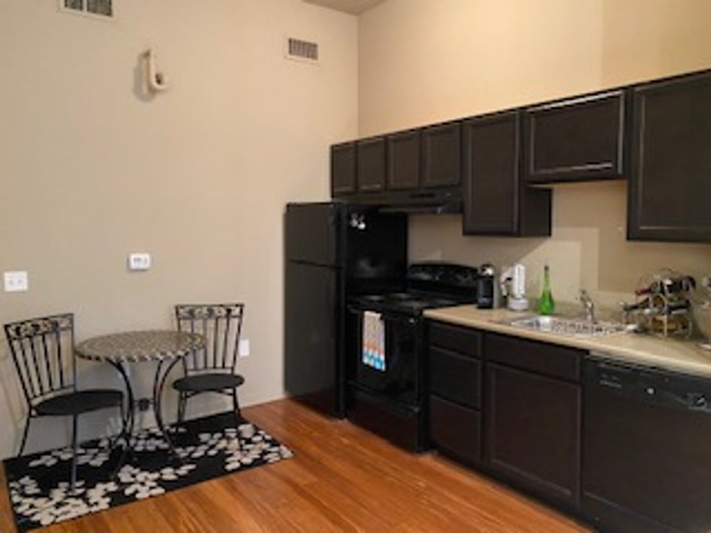 Grand Rapids Apartment: 100 Commerce Ave SW