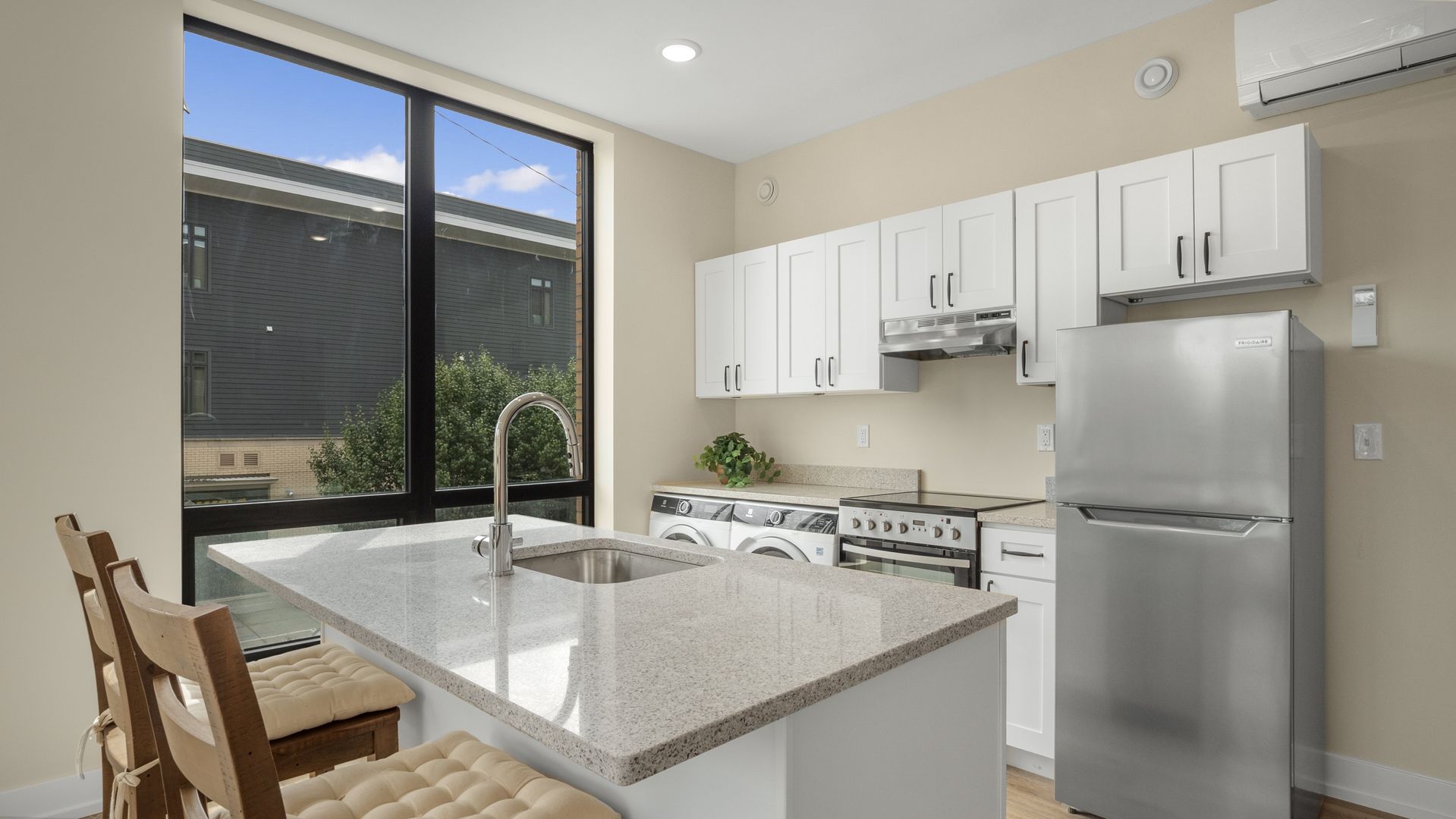 Grand Rapids Apartment: 90 Wealthy Street SE,