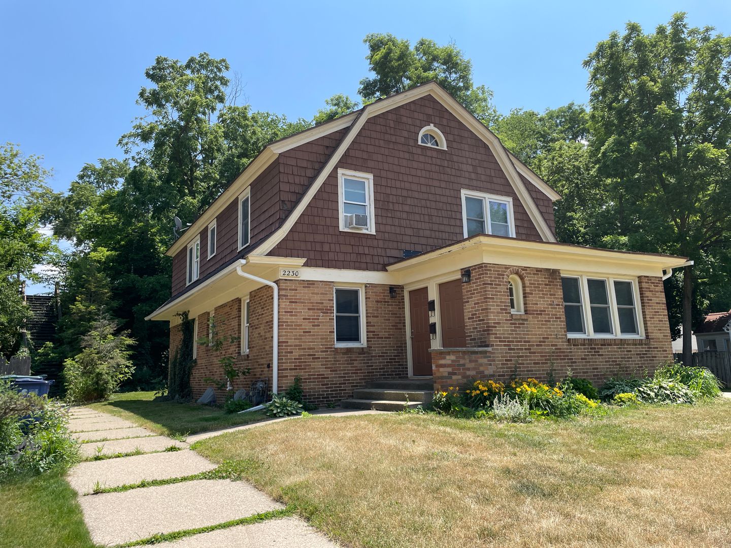 Grand Rapids Apartment: 2230 Riverside Dr NE