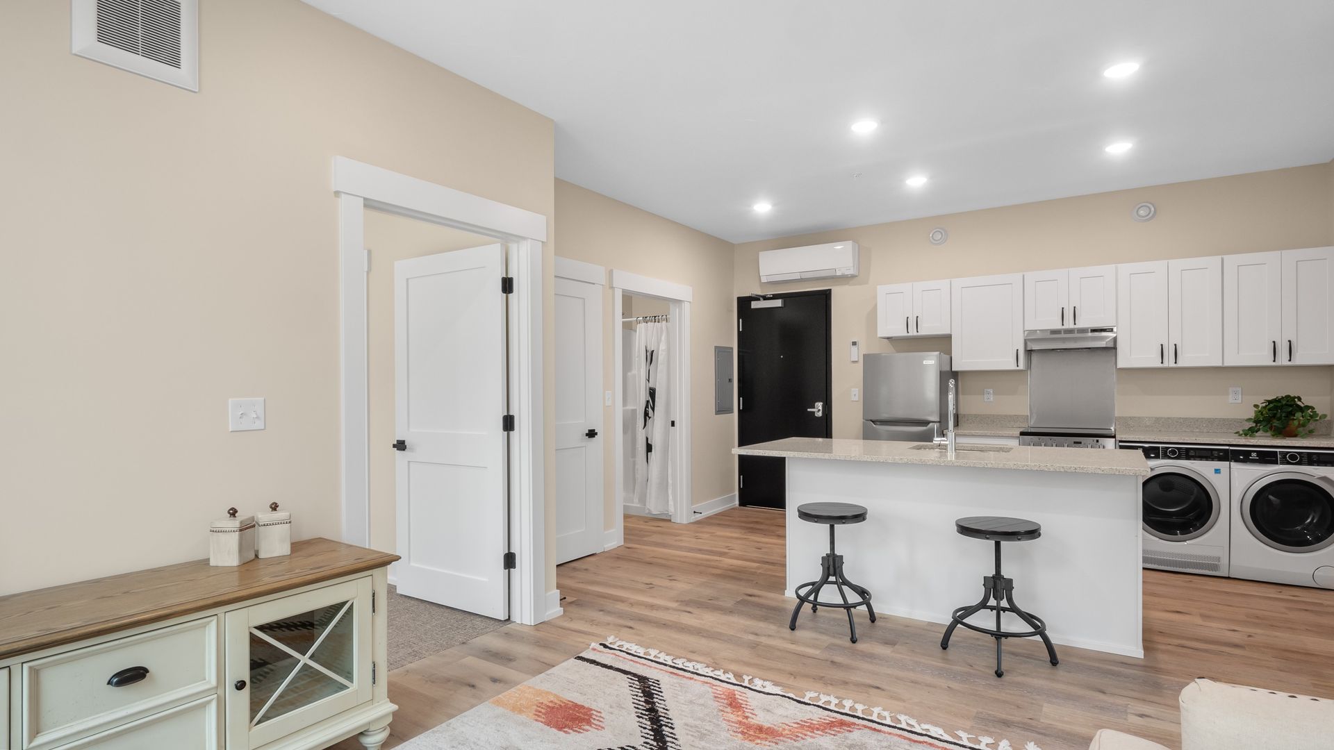 Grand Rapids Apartment: 90 Wealthy Street SE,
