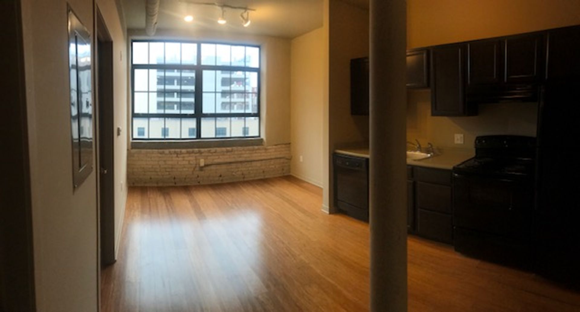 Grand Rapids Apartment: 100 Commerce Ave SW