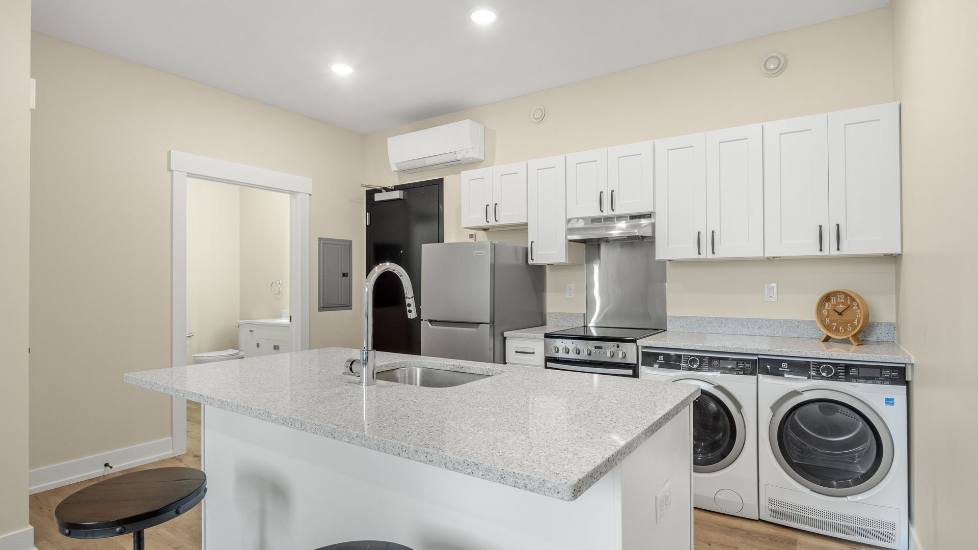 Grand Rapids Apartment: 90 Wealthy Street SE,