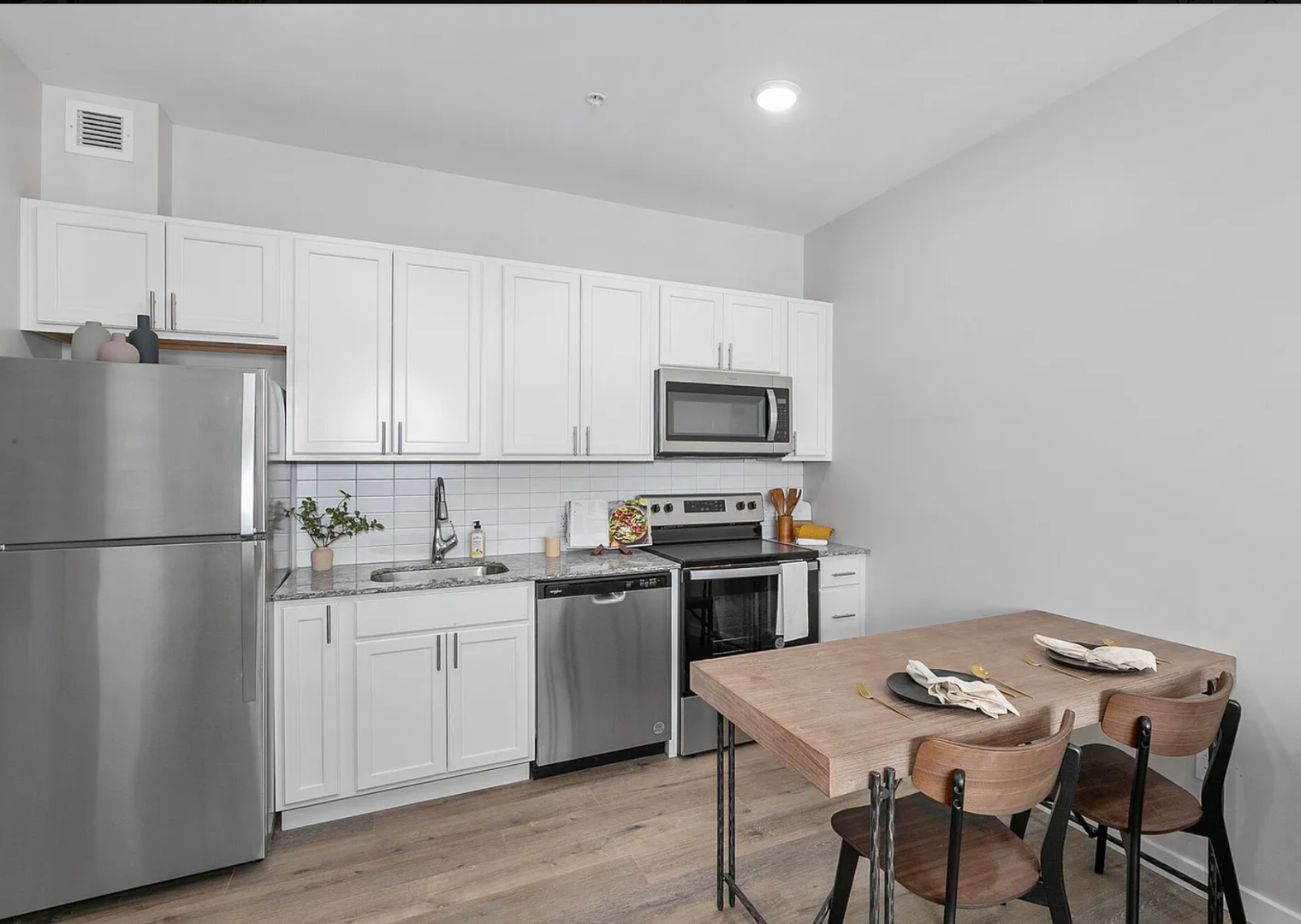 Grand Rapids Apartment: 900 Leonard St NW