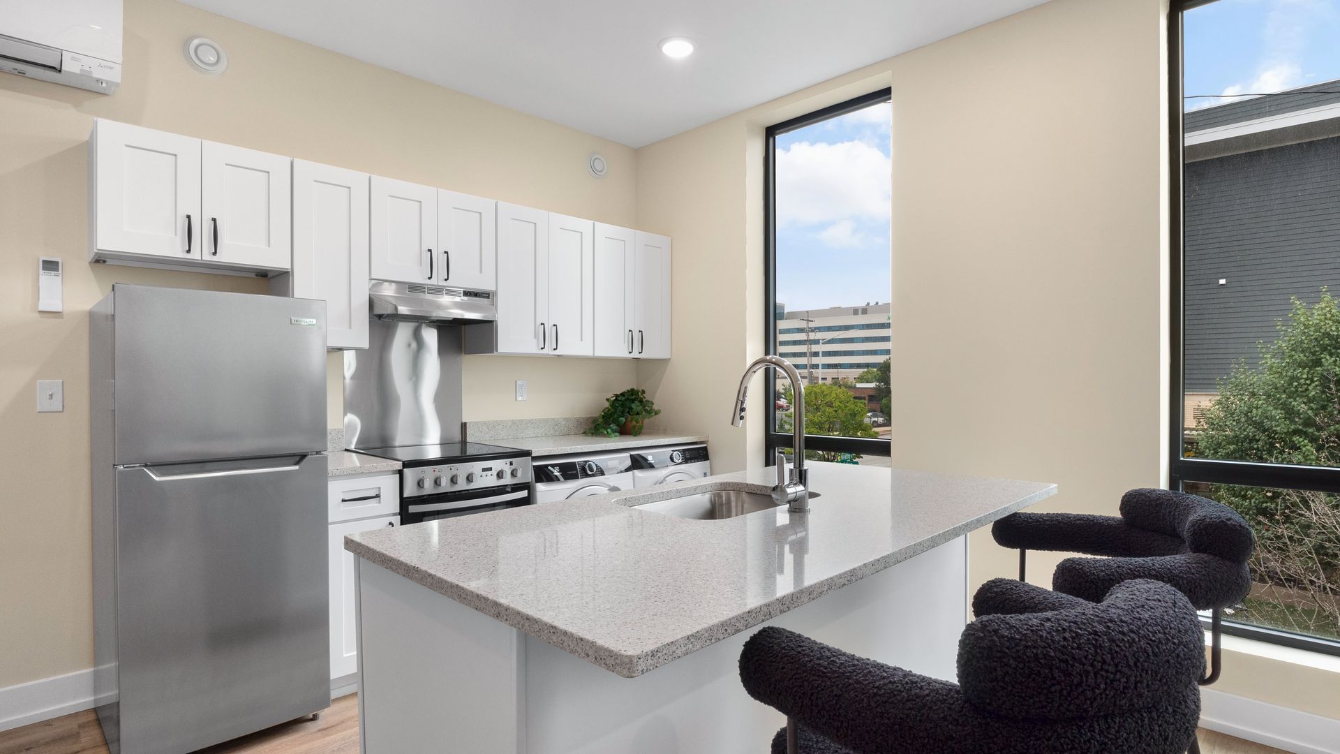 Grand Rapids Apartment: 90 Wealthy Street SE,