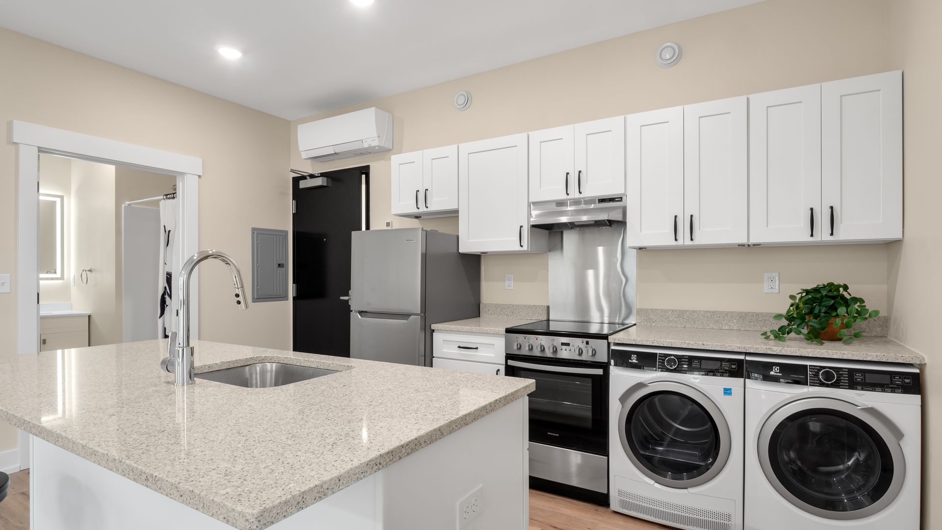 Grand Rapids Apartment: 90 Wealthy Street SE,
