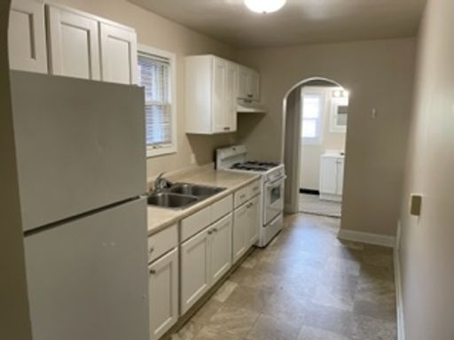 Desirable Location! Close to Downtown, GVSU Pew Campus and John Ball Zoo. – photo 1