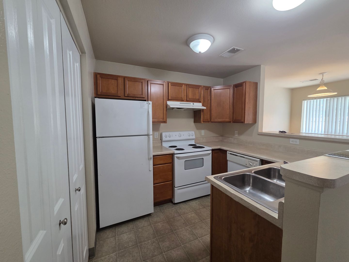 Grandville Apartment: 5943 8th Ave