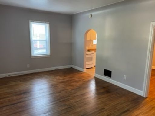 1 Bedroom/1 Bathroom. Desirable Location! Close to Downtown, GVSU Pew Campus and John Ball Zoo. – photo 1