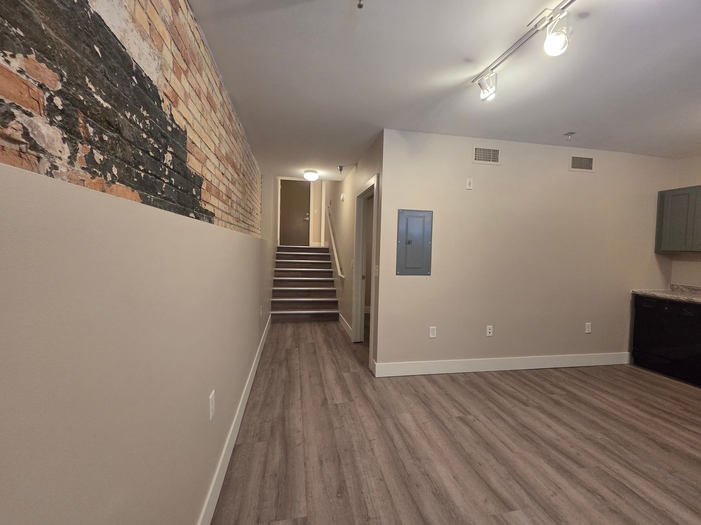 Grand Rapids Apartment: 100 Commerce Ave SW