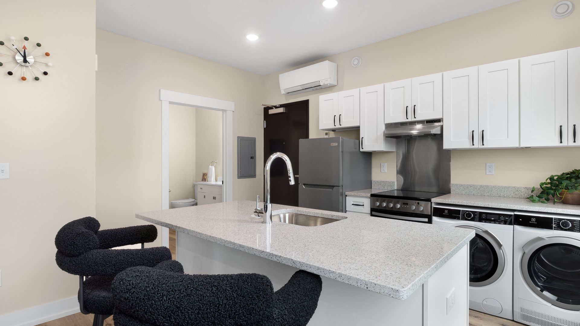 Grand Rapids Apartment: 90 Wealthy Street SE,