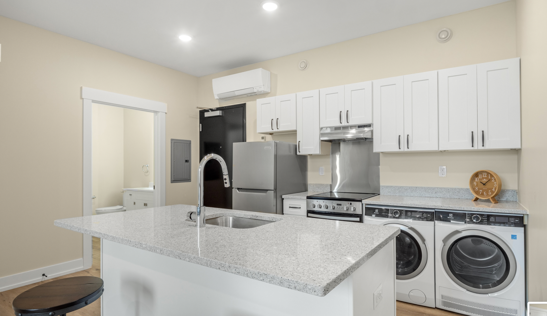 Grand Rapids Apartment: 90 Wealthy Street SE,