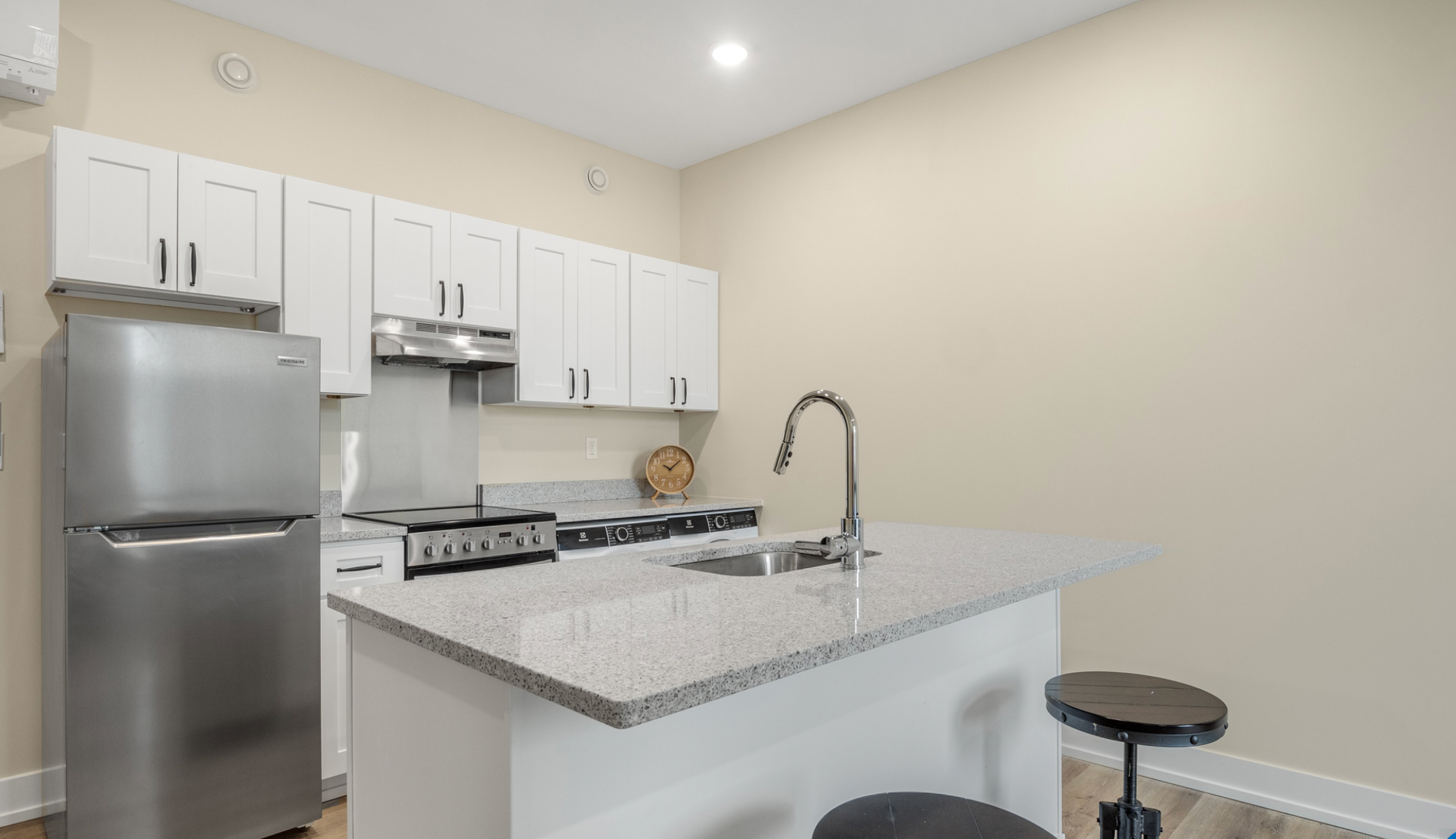 Grand Rapids Apartment: 90 Wealthy Street SE,